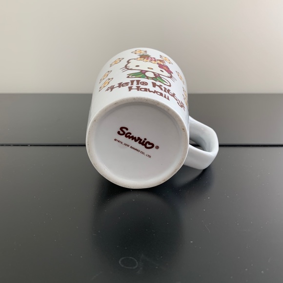 Hello Kitty Hawaii Mug - Picture 4 of 5